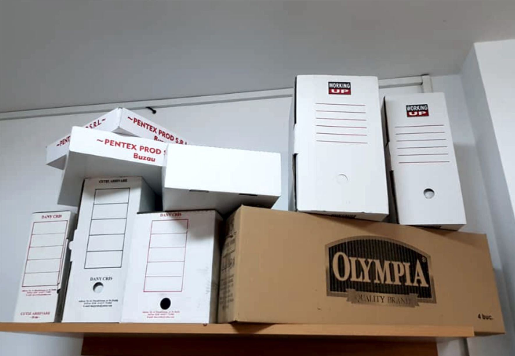 Cutie de carton personalizata prin imprimare flexografică – logo si text pe carton natur