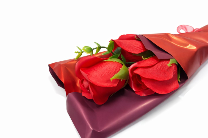 Buchet 3 trandafiri de sapun decorativi, 30 cm [4]