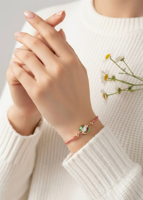 Set 12 bratari martisor lalea alba cu frunze si stras, snur alb rosu, 20x11cm [3]