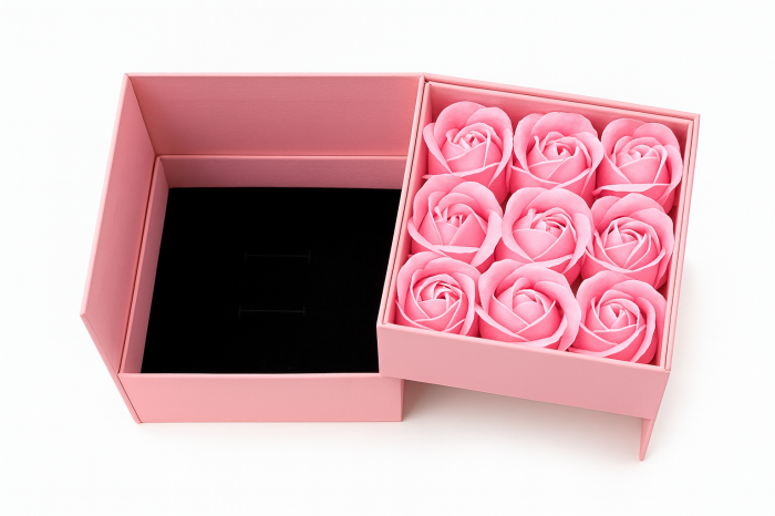 Cutie cadou 11x11x9.5 cm cu 9 trandafiri de sapun roz, aranjament elegant Forever Love [4]