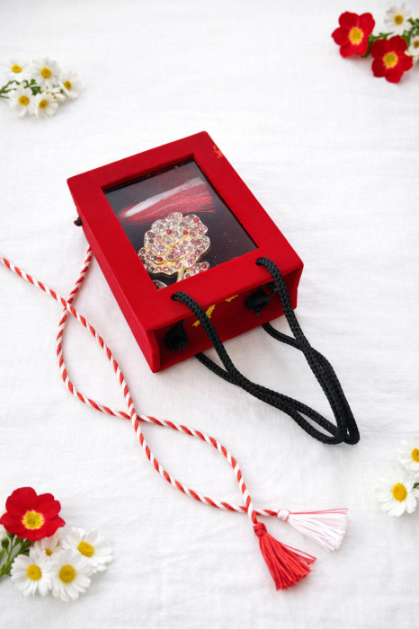 Brosa trandafir auriu cu strasuri, cutie catifea premium 8.5 cm [4]