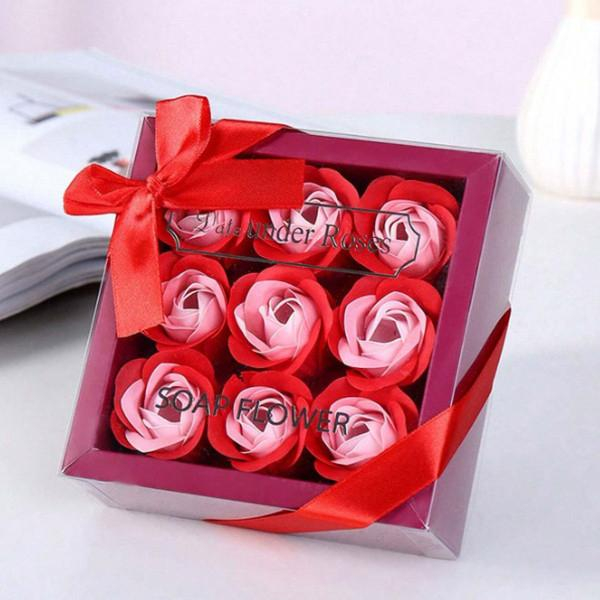 Aranjament trandafiri din sapun rosu si roz in cutie eleganta cu capac transparent [3]