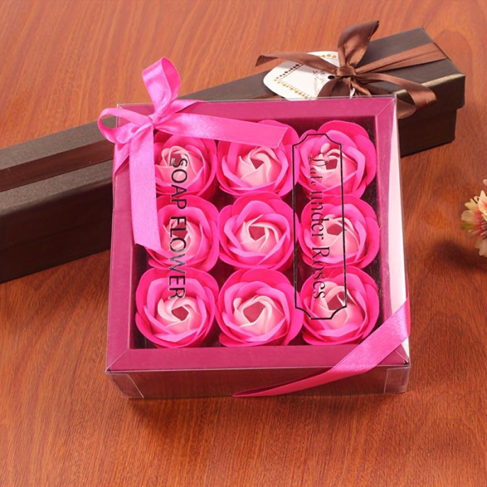 Aranjament trandafiri din sapun roz si fucsia in cutie eleganta cu capac transparent [3]