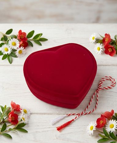 Brosa balerina aurie cu strasuri albe si roz, martisor elegant, cutie catifea inima 9x8cm [3]