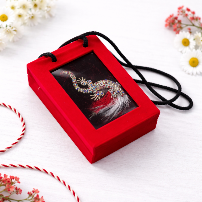 Brosa Soparla Martisor cu Strasuri Multicolore in Cutie Cadou Catifea [2]