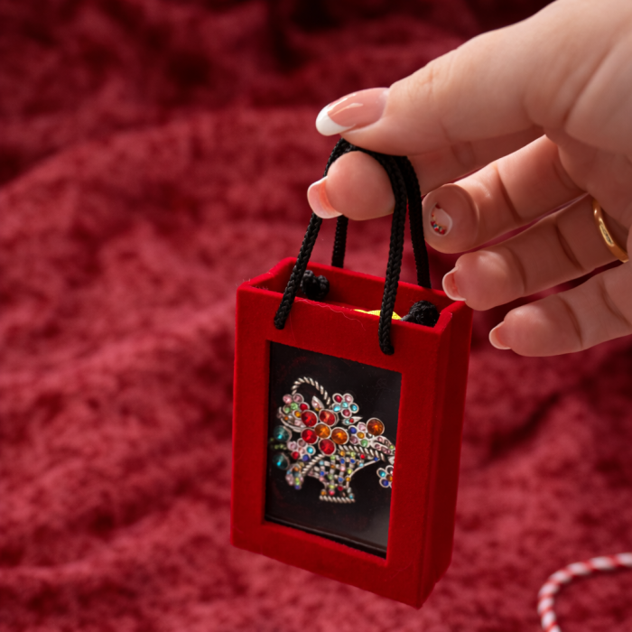 Martisor brosa Cosulet cu pietre multicolore si cutie eleganta [3]