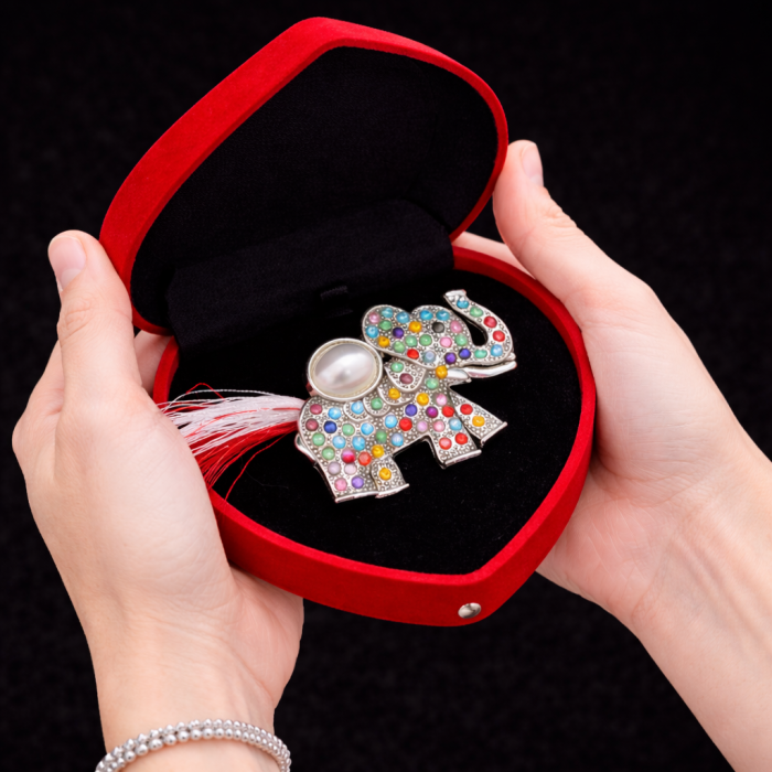 Brosa elefant martisor cu strasuri multicolore si perla in cutie de catifea [3]