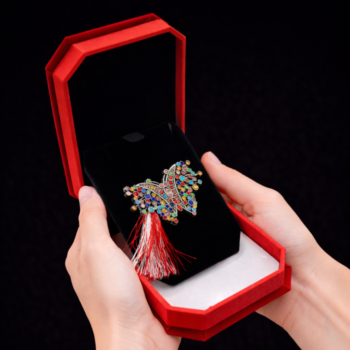 Brosa Martisor Fluture in Cutie din Catifea [3]