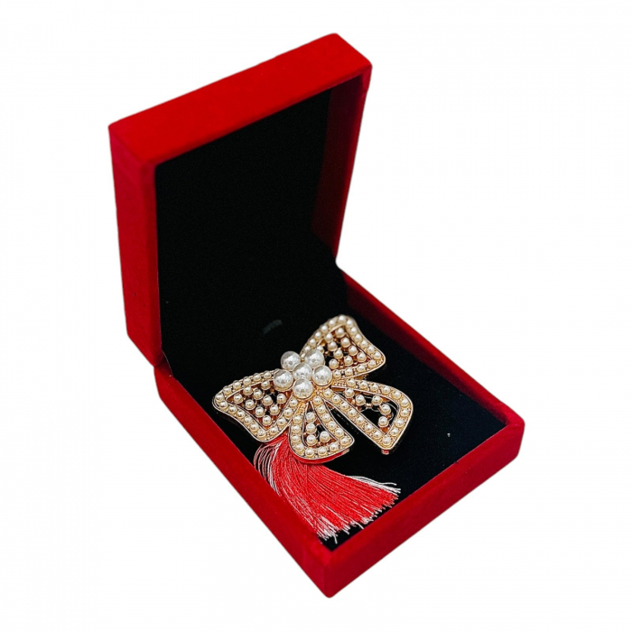 Brosa Fundita de Lux cu Perle si Ciucure Rosu pentru Martisor, in Cutie Catifelata Premium -   [3]