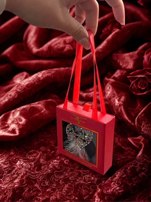 Brosa Inima Martisor cu Strasuri Multicolore si Flori Roz in Cutie Cadou [3]