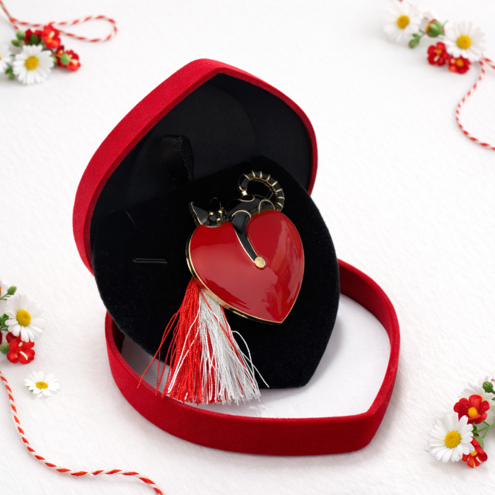 Brosa Inima Rosie Martisor in Cutie de Catifea in forma de Inima [2]