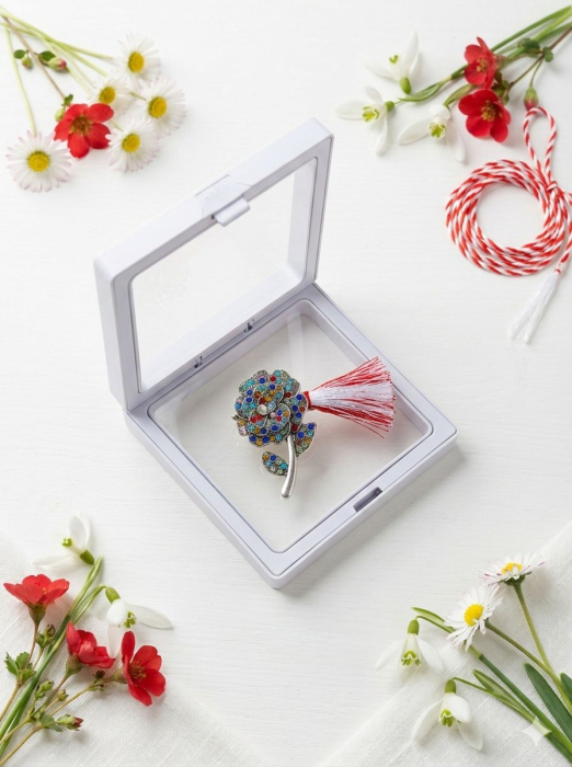 Brosa Martisor 5 cm, Trandafir cu cristale, in cutie 9x9 cm cu fereastra, cadou 1 Martie [4]