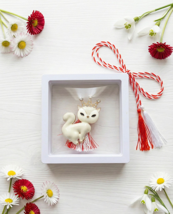 Brosa Martisor 5 cm, Vulpe cu coroana, in cutie 9x9 cm cu fereastra, cadou 1 Martie [3]