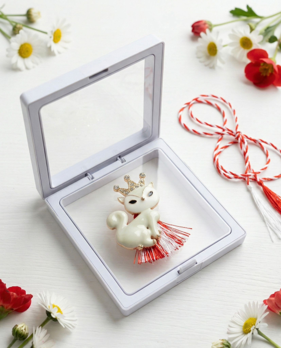 Brosa Martisor 5 cm, Vulpe cu coroana, in cutie 9x9 cm cu fereastra, cadou 1 Martie [2]