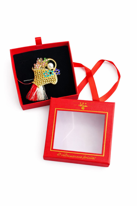 Brosa Martisor 5cm, Geanta cu flori, in cutie gentuta 7x7 cm cu fereastra, cadou 1 Martie [2]