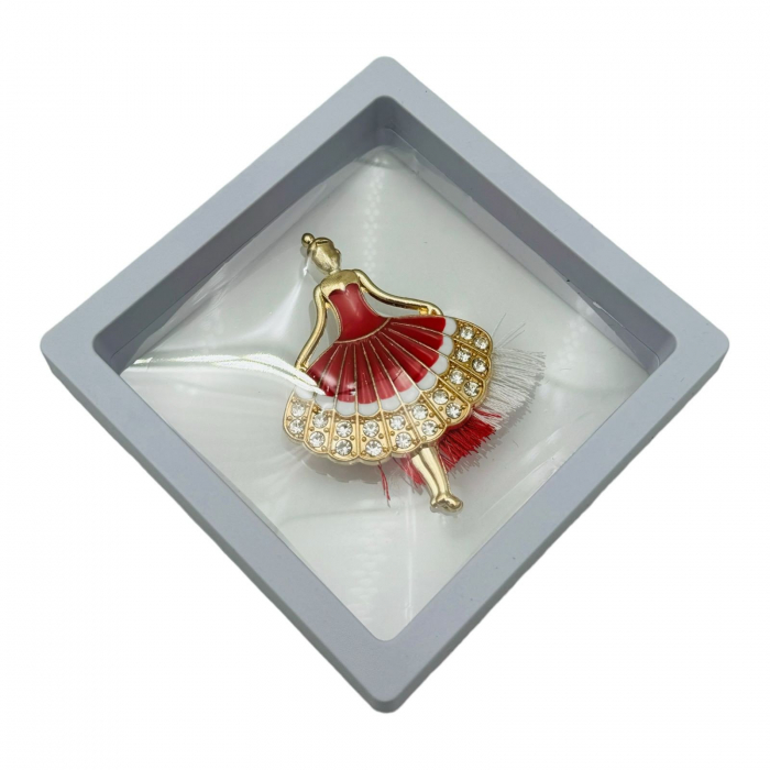 Brosa Martisor, Balerina Rosie in cutie cu expunere 3D (alb/negru), 8.5×8.5×2cm  [2]