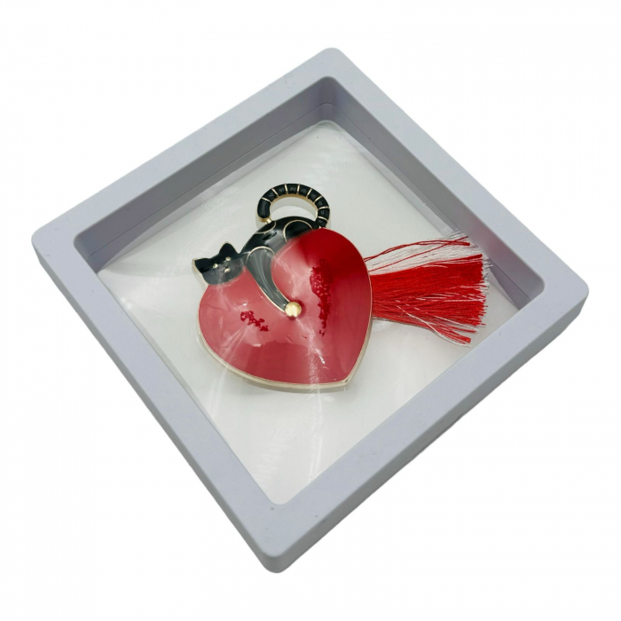 Brosa Martisor, Cat Love in cutie cu expunere 3D (alb/negru), 8.5×8.5×2cm  [3]