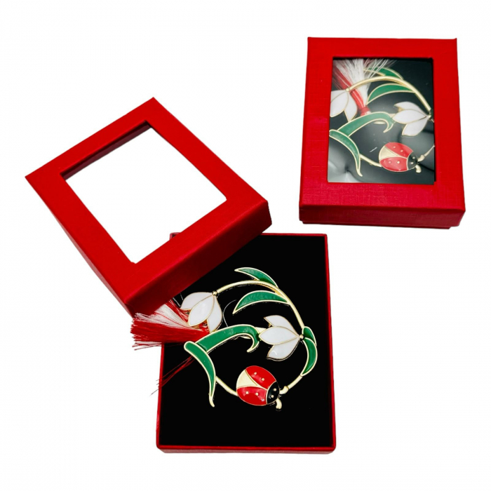 Brosa Martisor Ghiocel Norocos, marime mare, ambalata in cutie rosie, 8.5×6.5×2.5cm,   [6]
