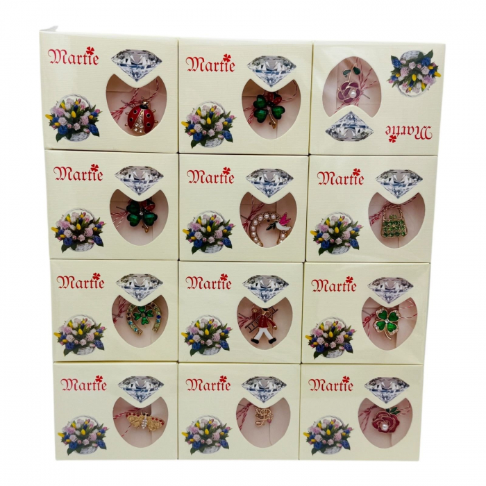 Brosa Martisor in cutiuta cu floricele si diamant, modele combinate, 9×7.5cm,   [4]