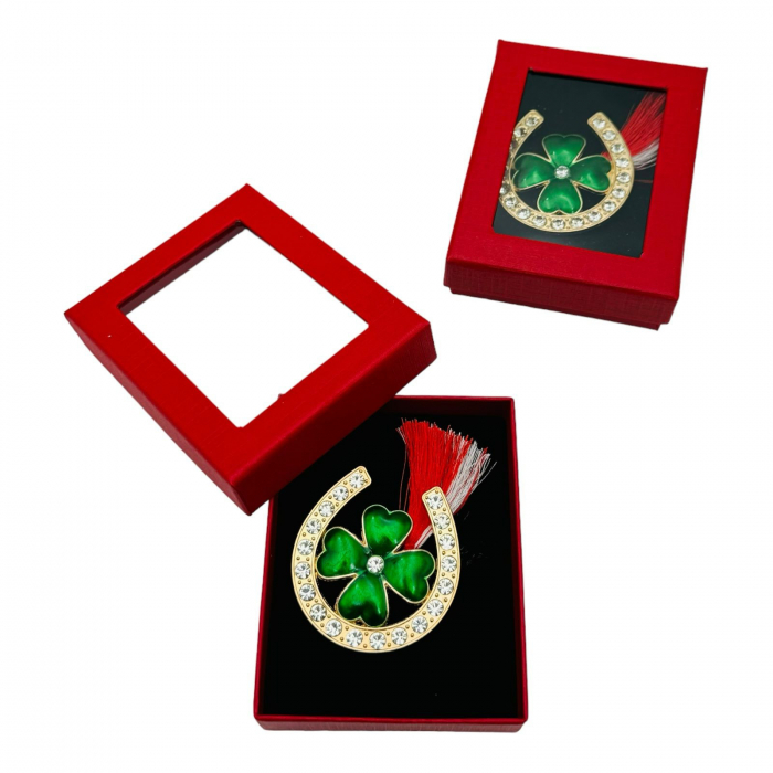 Brosa Martisor Potcoava Norocoasa, ambalata in cutie rosie cu fereastra, 8.5×6.5×2.5cm,   [6]
