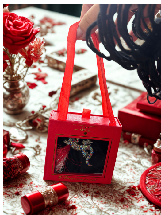 Brosa Soparla Martisor cu Strasuri Multicolore in Cutie Cadou Eleganta [3]