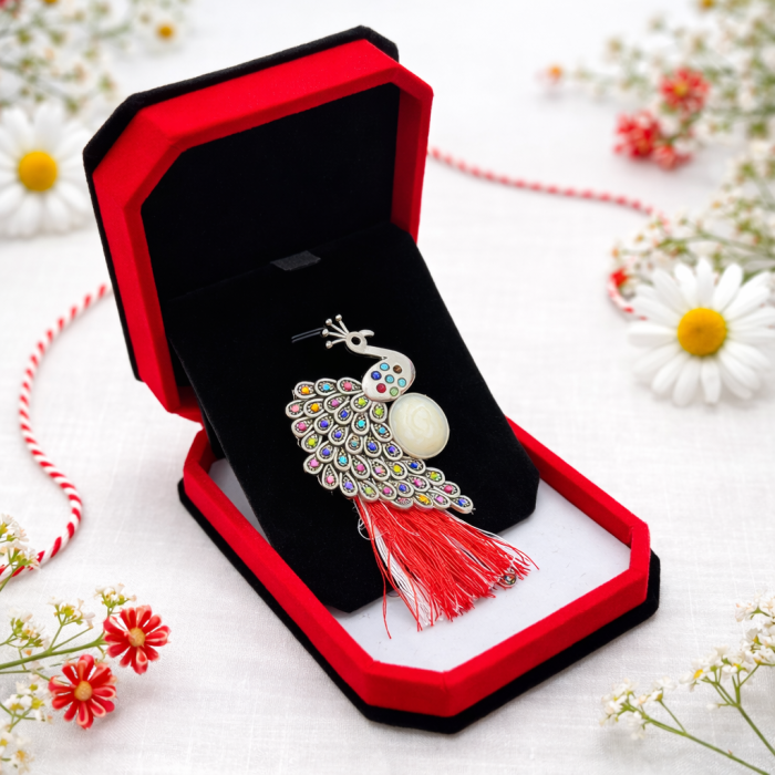 Brosa Paun Martisor cu Strasuri Multicolore si Perla in Cutie de Catifea [2]