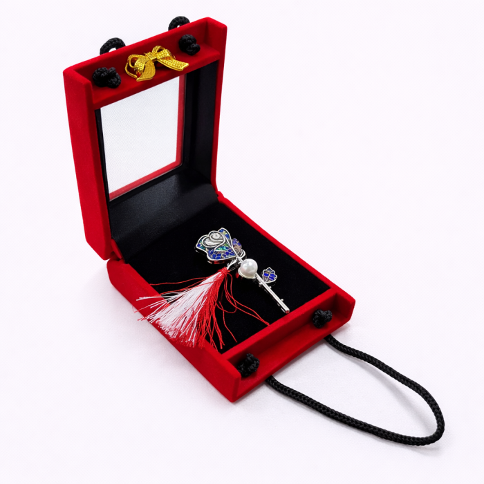Brosa Trandafir Martisor cu Strasuri Multicolore si Perla Decorativa in Cutie Eleganta [1]