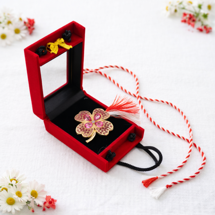 Brosa Trifoi Roz Martisor cu Strasuri Stralucitoare in Cutie Eleganta [2]