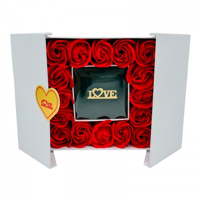 Cadou Elegant „Love”, aranjament floral 18 trandafiri sapun,alb,compartiment bijuterii, punguta asortata 16x16x5cm  [3]