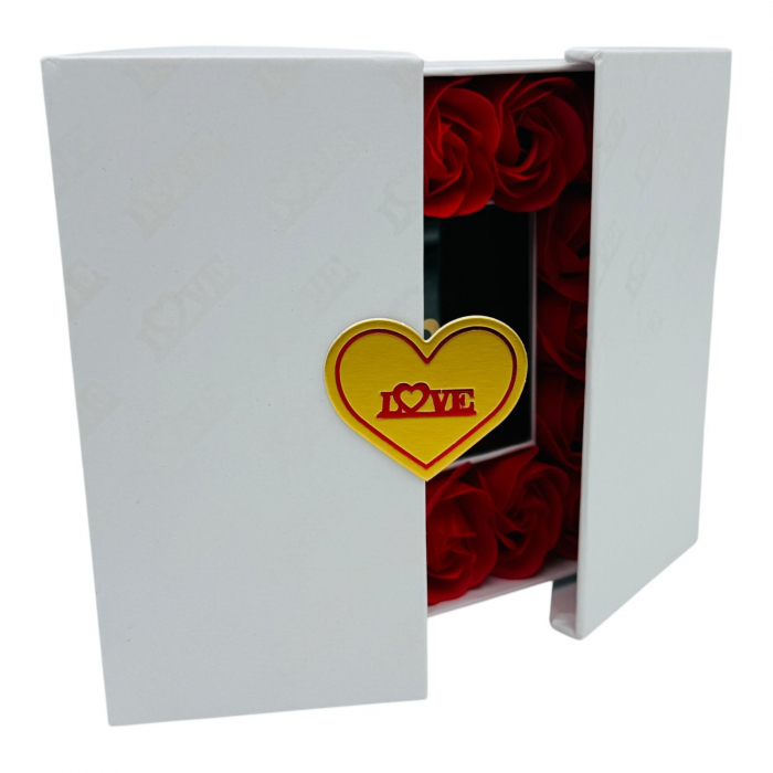 Cadou Elegant „Love”, aranjament floral 18 trandafiri sapun,alb,compartiment bijuterii, punguta asortata 16x16x5cm  [5]