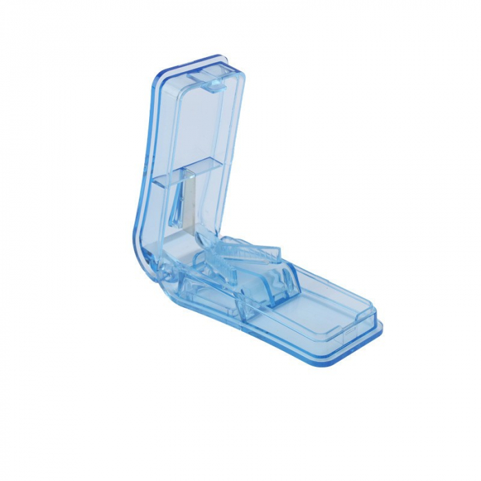 Dispozitiv pentru taiat sau sfaramat medicamente , material non-toxic, portabil, albastru [1]