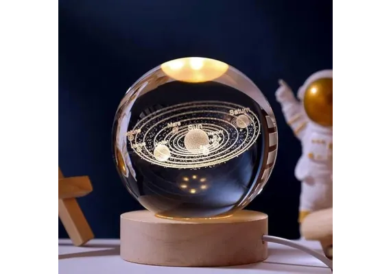 Lampa de veghe Glob Cristal 3D cu Planete – 8cm, baza lemn, lumina calda ambientala pentru dormitor si birou,  [1]