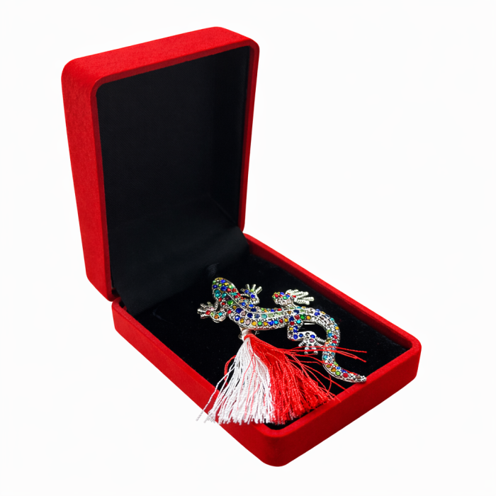 Brosa salamandra martisor cu strasuri multicolore si snur in cutie de catifea de catifea [1]
