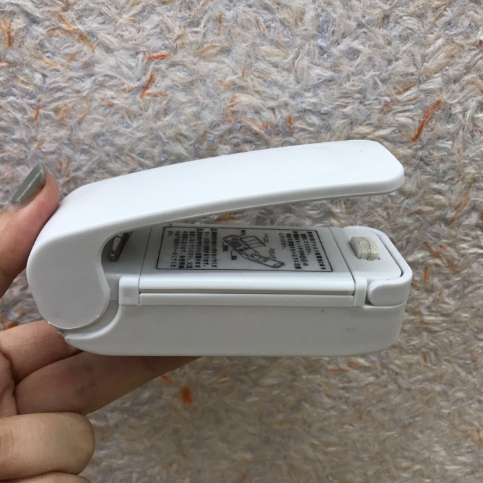 Mini Aparat de Sigilat Pungi cu Baterii, , Etansare prin Caldura, Spate Magnetic, Portabil, 9.7x3 cm, Alb [4]