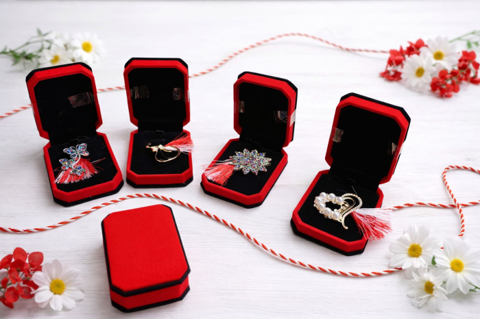 Set 9 brose martisor elegante, in cutii elegante – modele florale si fluturi [3]