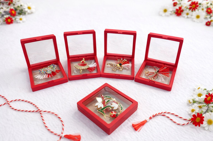 Set 9 brose martisor elegante, in cutii rosii cu capac transparent – modele florale si fluturi [2]