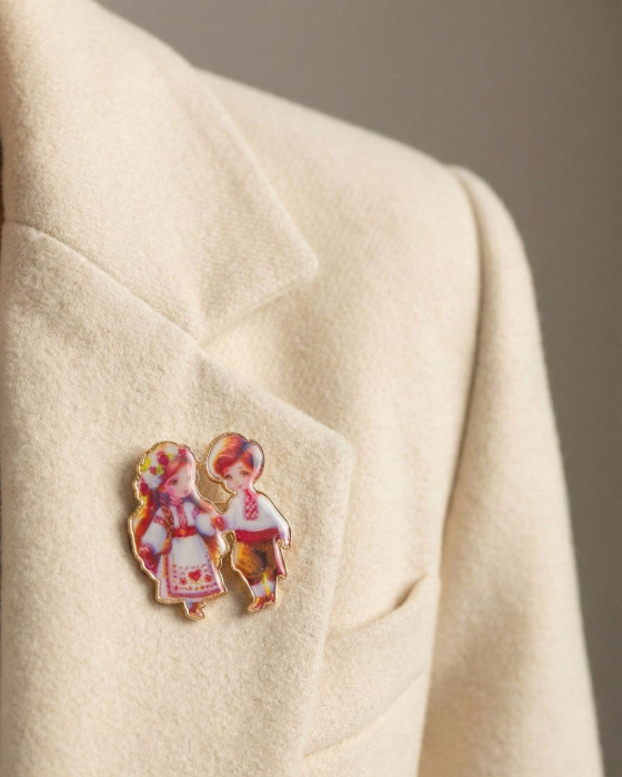 Set 12 brose Martisor pe carton prezentare, 17x10 cm, Cadou 1 Martie, Copii in port popular [3]