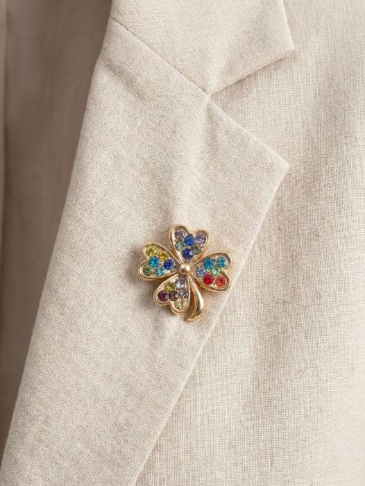 Set 12 brose Martisor pe carton prezentare, 17x10 cm, Cadou 1 Martie, Trifoi cu strasuri multicolor [3]