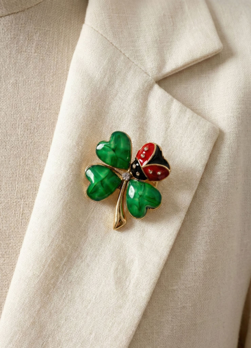 Set 12 brose Martisor pe carton prezentare, 17x10 cm, Cadou 1 Martie, Trifoi norocos cu Buburuza [3]