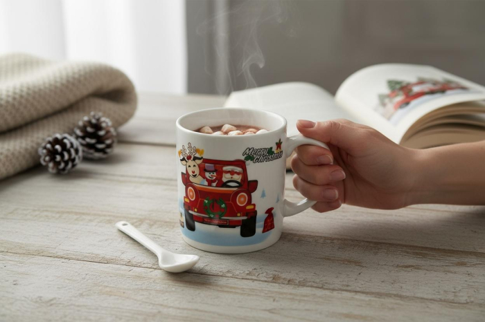 Set Cana Ceramica cu Lingurita, Tematica de Craciun, în Cutie Cadou – 14x14x8.5cm [2]