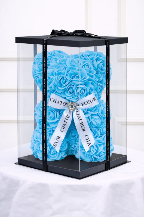 Urs din trandafiri artificiali albastru deschis din spuma , in cutie transparenta [2]