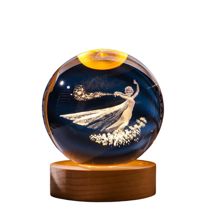 Articole Casa & Decoratiuni Engros - Glob Cristal 3D cu Zana Magica, Baza Lemn cu LED Calda, Decor Cadou Fantasy, 10 cm