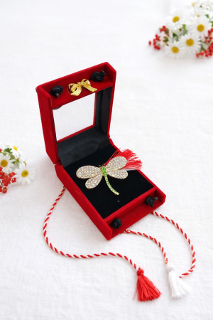 Brose ambalate elegant - Brosa libelula aurie cu strasuri, cutie catifea premium 8.5cm