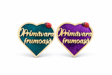Martisoare - Magnet martisor din lemn in forma de inimioara cu mesaj Primavara frumoasa, 6x5.5cm