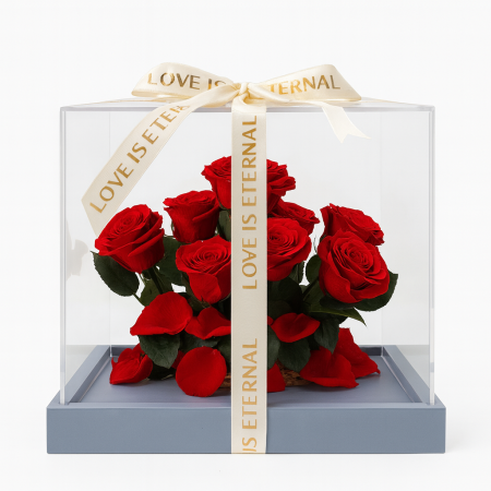 Cutie Premium cu 9 Trandafiri Criogenati Rosii 30x25x18 cm Love Is Eternal [1]
