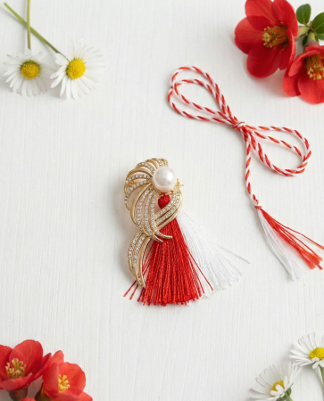 Brosa martisor aurie stilizata cu strasuri si perla in cutie cu expunere 3D, 9cm [2]