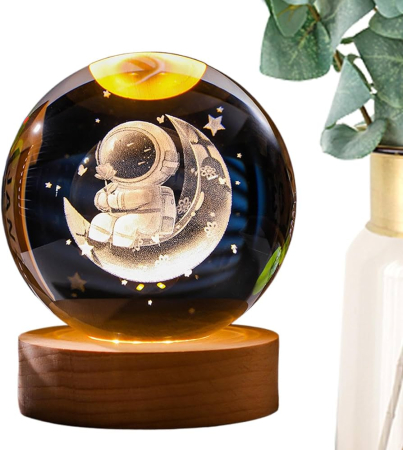 Glob Cristal 3D Astronaut pe Luna 8 cm, LED si Baza Lemn, Lampa Decor [1]