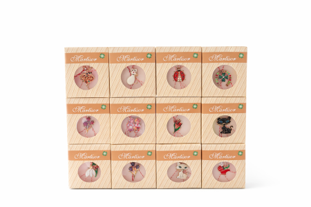 Set 24 Brose Martisor Metalice cu Snur Traditional, Modele Diverse, Cadou 1 Martie 8x1x7 cm [1]