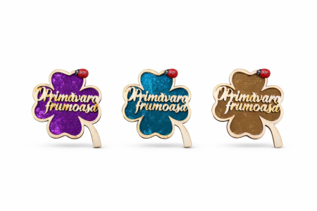 Martisoare - Magnet martisor din lemn forma de trifoi cu mesaj Primavara frumoasa 6x6cm