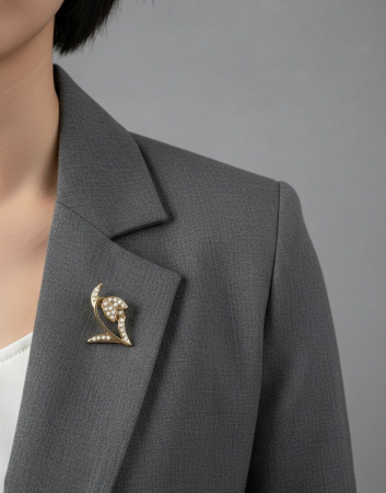 Set 12 brose martisor ghiocel auriu cu perlute albe, simbol puritate si primavara 15x9cm [2]